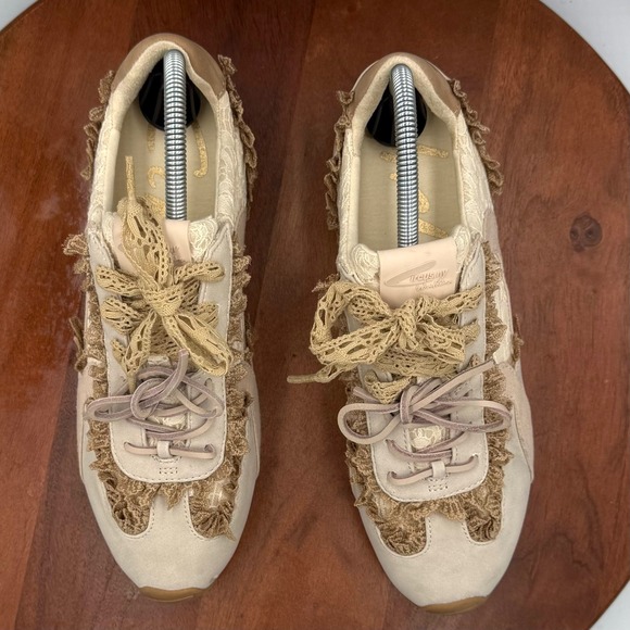 Circus NY Sam Edelman Nash Lace Ruffle Sneakers Beige Tan Floral Girly Women 8.5 - Picture 4 of 12
